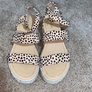 Soda brand platforms, worn once, very good condition. Size 9!!